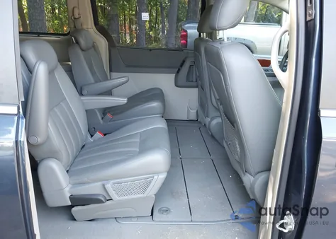 2009 Chrysler Town & Country Touring из США, поврежденный, VIN 2A8HR54119R525248